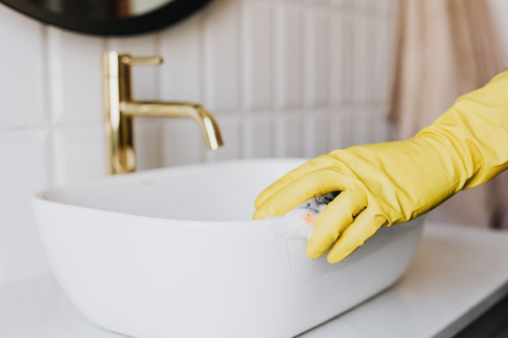limpiar baño pequeño